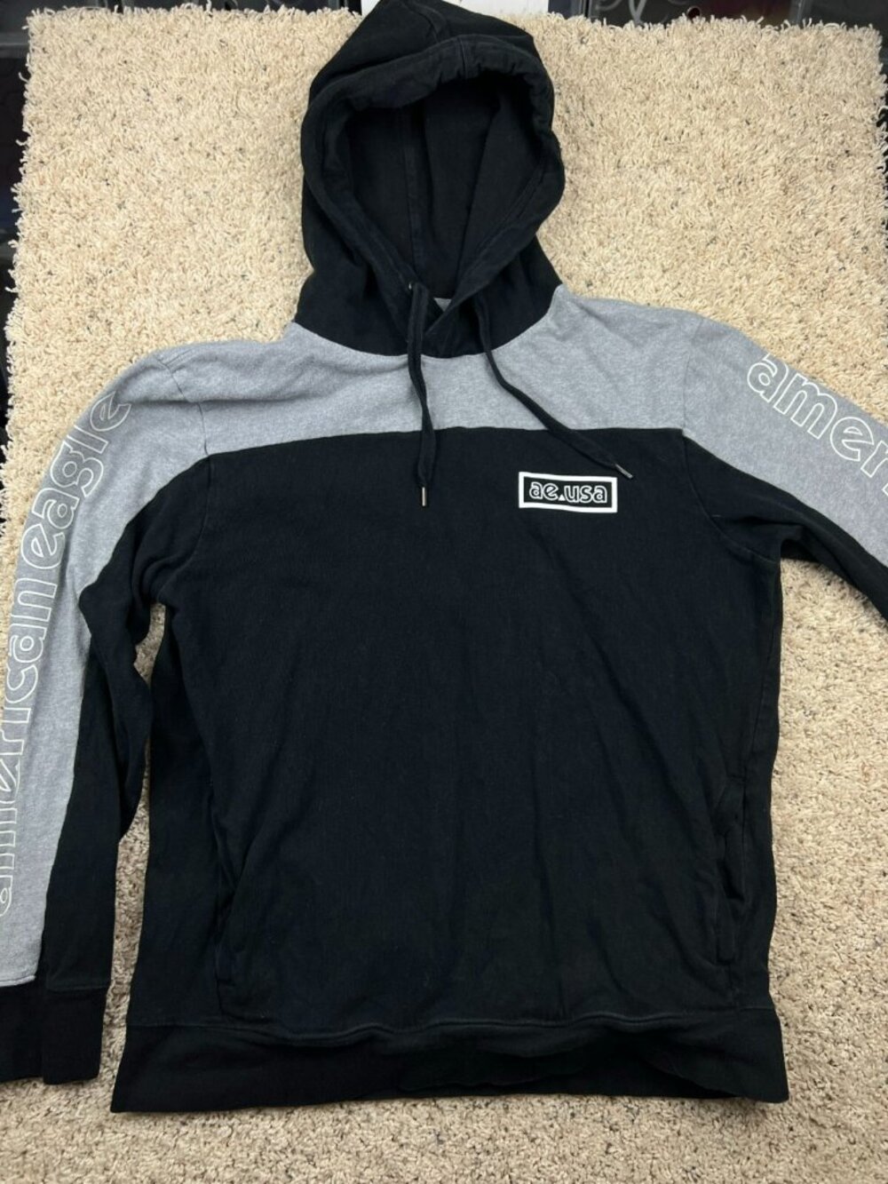 American Eagle Black & Gray Hoodie Men’s Size Large Spell Out Logo On Sleeves